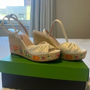 Kate Spade Tallulah Strawberry Garden Espadrilles  New In Box - Sz 8.5